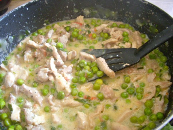 egy nagy lábas tokány